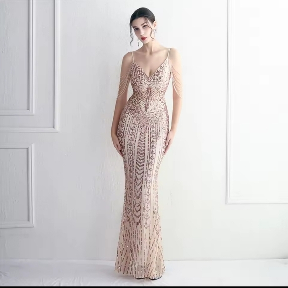 Dresses & Skirts - Elegant Sequined Evening Gown in Beige
